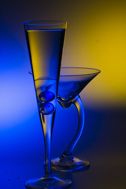 Antara biru dan kuning