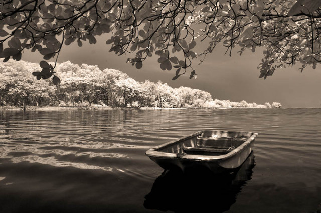 Hanya Sebuah Sampan