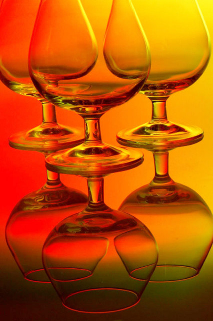 gelas-gelas dan refleksinya