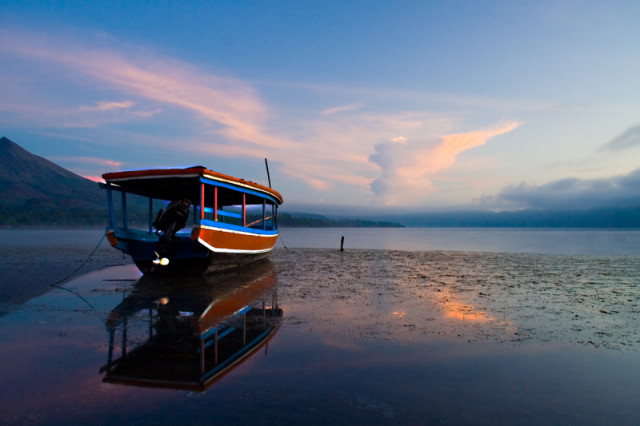 -pagi di danau batur-