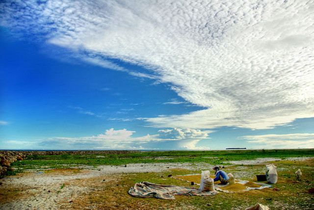 Di bawah Naungan Awan (HDR)