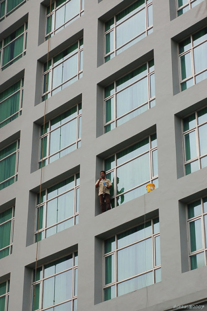 Minum dulu ah... (CANDID)