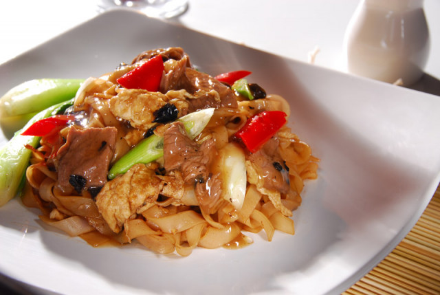 Rice Noodle with Beef In Black Bean Sauce