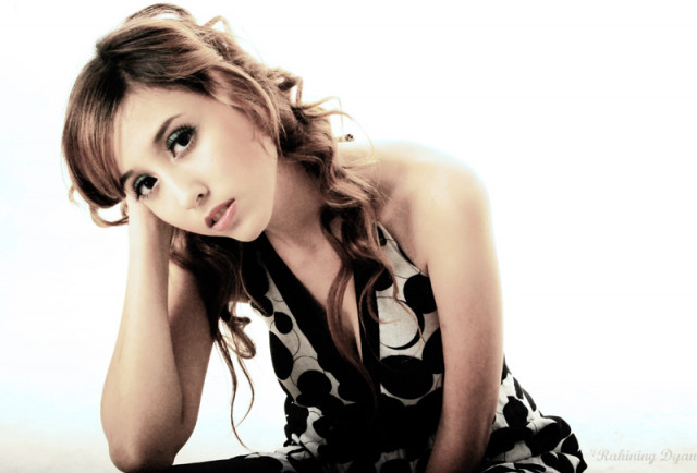 "aku gak apa2, cuma kangen kamu.. itu aja.."