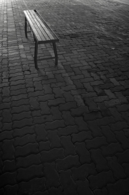 sendiri menunggu...