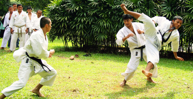 2 lawan 1