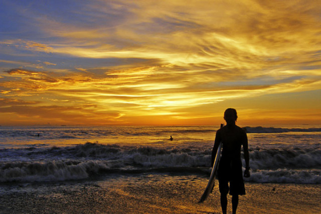 Surfer Purus Bernama Leo