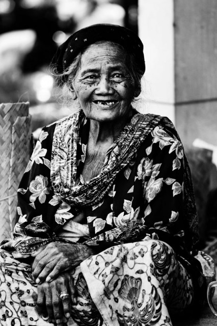 Senyuman Mbok Dhe