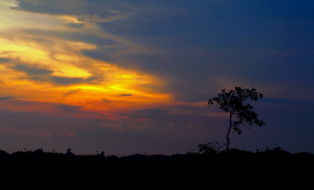 sendiri dalam senja