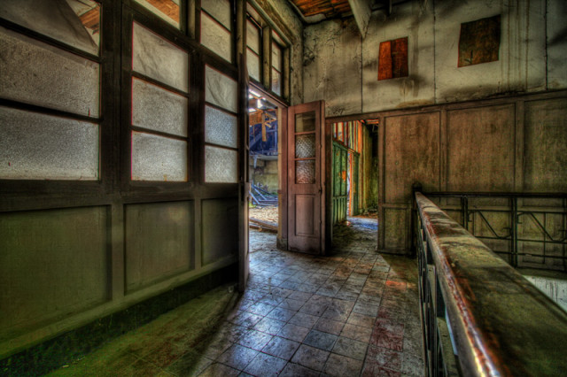 Decayed Beauty
