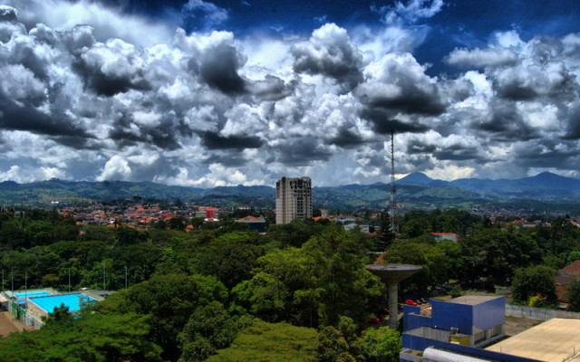 "halaman belakang" kampusku