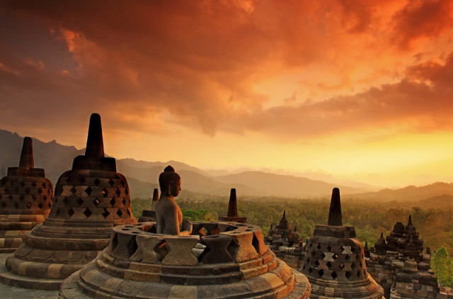 Senja Di Borobudur