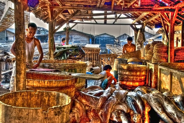 Pengrajin ikan