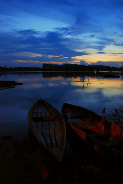 sepasang perahu