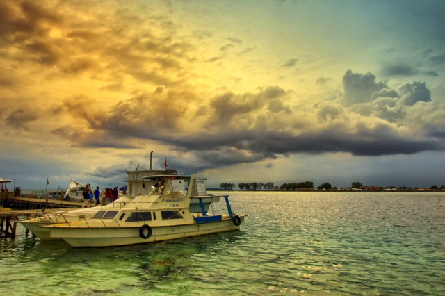 boat and gold moment