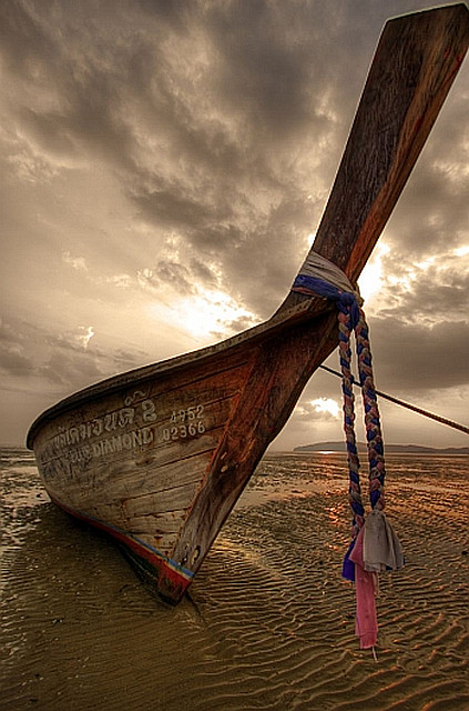Long Boat Nara Para Beach