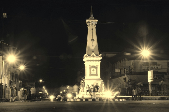 tugu di yogyakarta