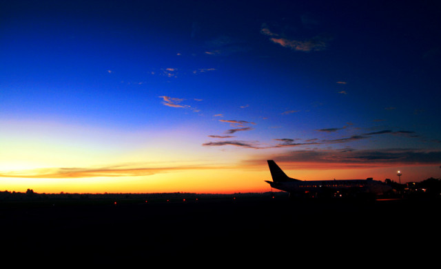 senja di bandara....