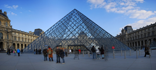 Pyramide du Louvre