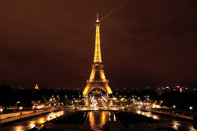 La Tour Eiffel De Nuit