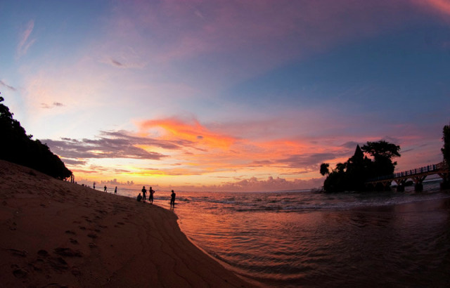 Sunrise at Balekambang