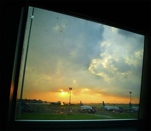 Senja Di Terminal Tiga
