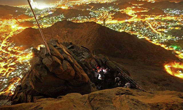 Gemerlap Cahaya Dipuncak Jabal Nur