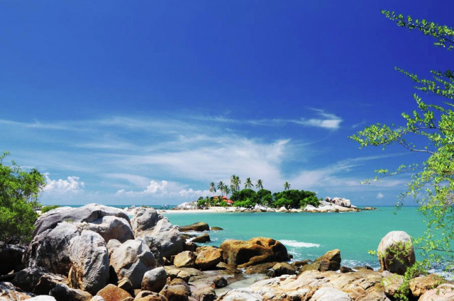 . Indah Dan Permai