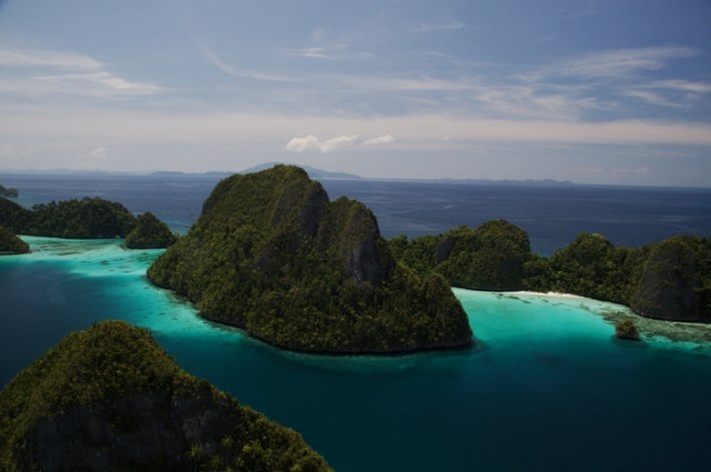 Pulau karang terbentang sepanjang Wayag, Papua
