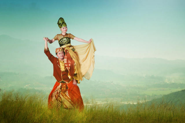 Beauty Of Sundanese Dance