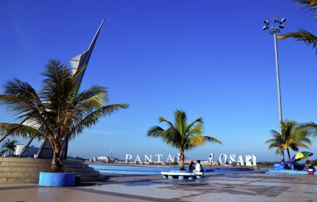 Pagi di Pantai Losari