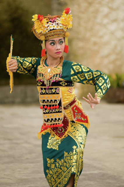 :: Bali Dancer ::