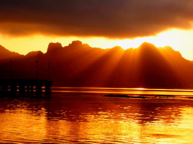 sunrise di pulau komodo